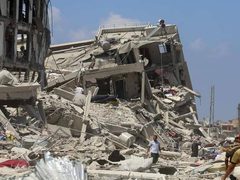 دمار كبير خلفه جيش الاحتلال في الجزء الشرقي من دير البلح وسط مدينة غزة