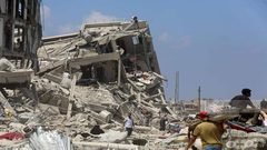 دمار كبير خلفه جيش الاحتلال في الجزء الشرقي من دير البلح وسط مدينة غزة