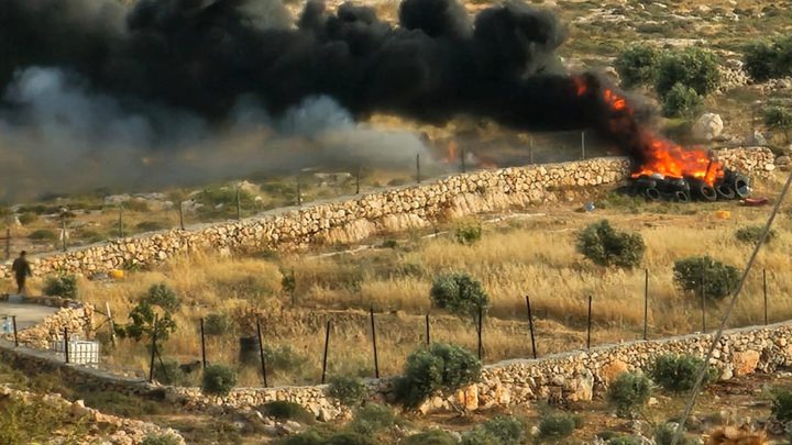 مستعمرون يضرمون النار في أراض برقا شمال رام الله