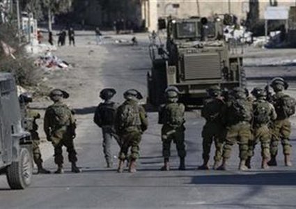 الاحتلال يغلق مداخل مدينة الخليل ويعزلها عن محيطها