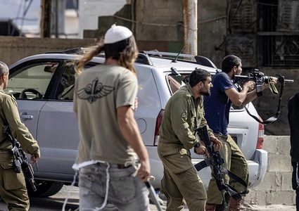 مستعمرون يهاجمون مركبات المواطنين في تقوع