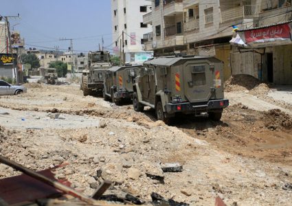 الاحتلال يطلق الرصاص ويفجر مداخل منازل في مخيم جنين