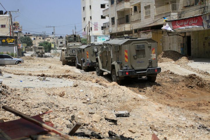 الاحتلال يطلق الرصاص ويفجر مداخل منازل في مخيم جنين