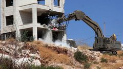 الاحتلال يشرع بهدم شقتين سكنيتين في نابلس