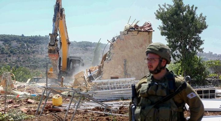 الاحتلال يهدم منشآت سكنية وحظائر جنوب نابلس