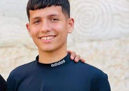 استشهاد طفل وإصابة والده في مخيم طولكرم