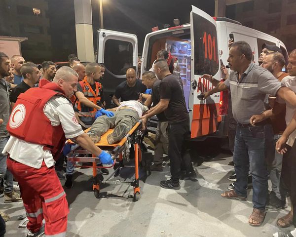 إصابة طفل وشاب برصاص الاحتلال في الظاهرية