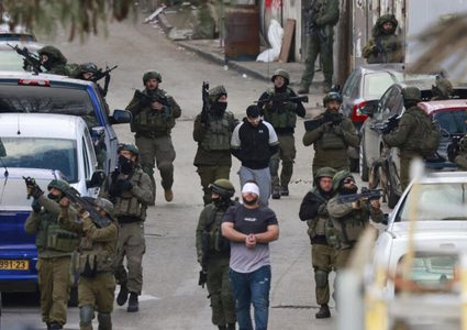 الاحتلال يعتقل 22 مواطنا على الأقل من الضفة