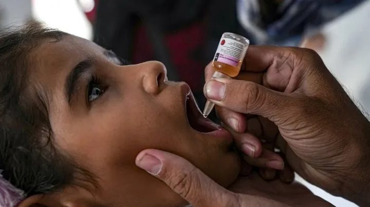 160 ألف طفل تلقوا الجرعة الأولى من لقاح شلل الأطفال بالمحافظة الوسطى في قطاع غزة