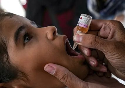 160 ألف طفل تلقوا الجرعة الأولى من لقاح شلل الأطفال بالمحافظة الوسطى في قطاع غزة