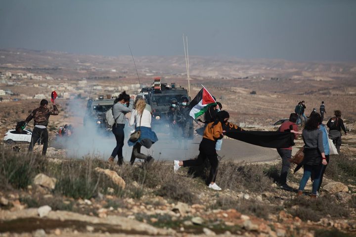 الاحتلال والمستوطنين يواصلون تضييق الخناق على المواطنين في مسافر يطا