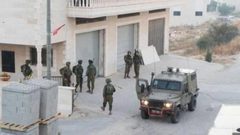 الاحتلال يداهم عددا من المنازل في قرية حوسان