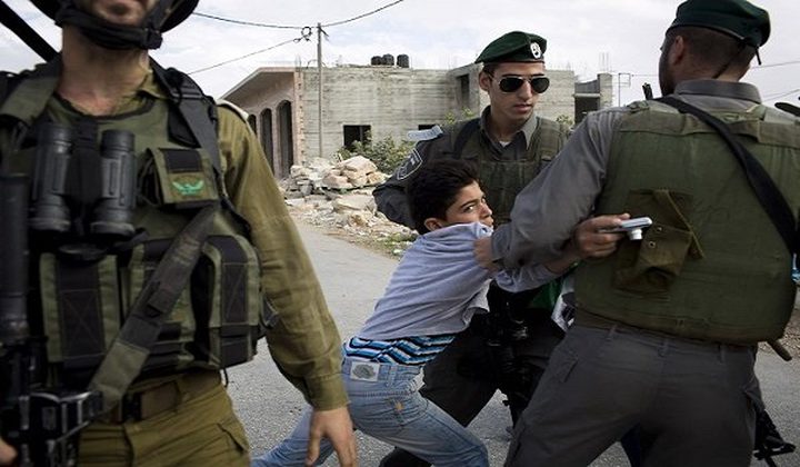 الاحتلال يعتقل طفلا من سلوان وشابين من مخيم شعفاط بالقدس المحتلة