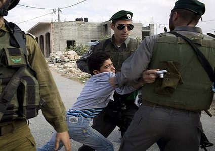 الاحتلال يعتقل طفلا من سلوان وشابين من مخيم شعفاط بالقدس المحتلة