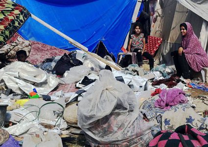 اليوم 335 للحرب.. الاحتلال يقصف خيام للنازحين بغزة ويوقع عدد من الشهداء