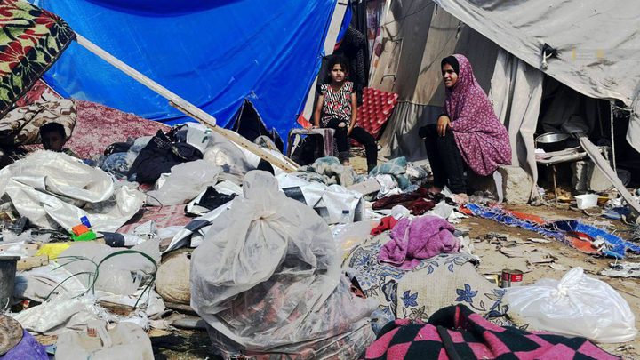 اليوم 335 للحرب.. الاحتلال يقصف خيام للنازحين بغزة ويوقع عدد من الشهداء