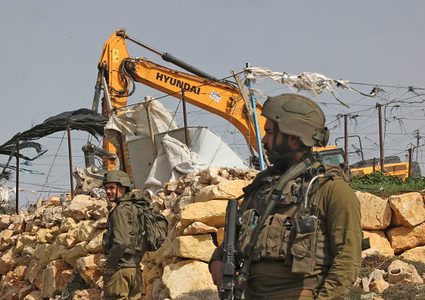 الاحتلال يخطر بوقف العمل في مبانٍ سكنية قيد الإنشاء في نابلس