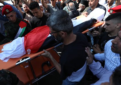 تشييع جثمان الشهيدة الطفلة بانا بكر إلى مثواه الأخير جنوب نابلس