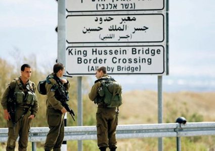 الاحتلال يغلق معبر الكرامة في الاتجاهين