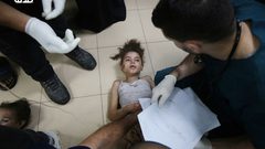 نقل إصابات بينهم أطفال إلى مستشفى شهداء الأقصى بدير البلح وسط قطاع غزة.