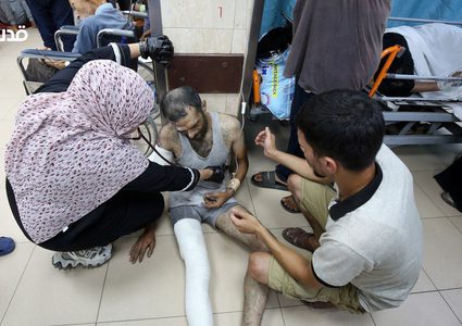 نقل إصابات بينهم أطفال إلى مستشفى شهداء الأقصى بدير البلح وسط قطاع غزة.