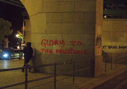 نشطاء يتظاهرون في برلين للمطالبة بوقف جرائم الاحتلال الإسرائيلي في غزة والضفة.