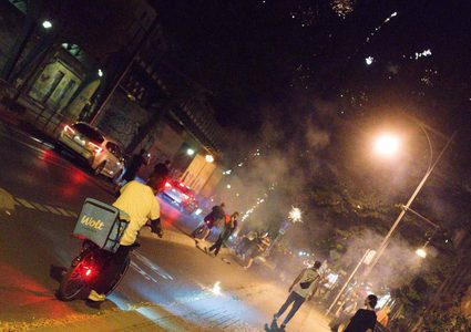 نشطاء يتظاهرون في برلين للمطالبة بوقف جرائم الاحتلال الإسرائيلي في غزة والضفة.