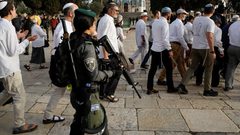 محافظة القدس: انتهاكات الاحتلال ومستوطنيه في القدس مقدمة للتقسيم المكاني للأقصى