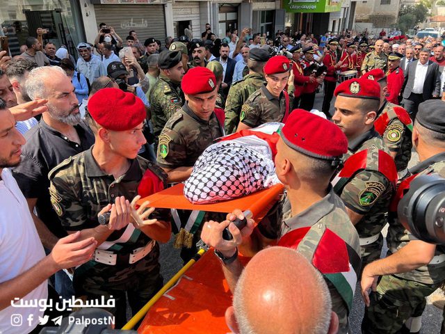جماهير نابلس تشيع جثمان الشهيدة المتضامنة عائشة أيزغي
