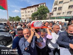 تشييع جثمان المتضامنة الأمركية عائشة نور التي قتلتها رصاصات الاحتلال في بلدة بيتا جنوب نابلس قبل أيام.