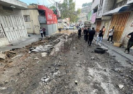 الاحتلال يجرف محيط مخيم نور شمس ويفجر مخزنا في ضاحية اكتابا