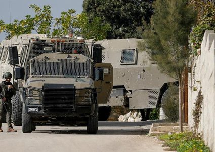 الاحتلال يقتحم بلدة الكرمل جنوب الخليل