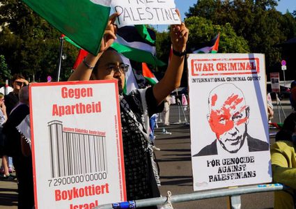 وقفة في فيينا احتجاجاً على زيارة رئيس كنيست الاحتلال وللمطالبة بوقف الحرب على غزة