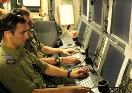 قائد الوحدة 8200 في الاستخبارات الإسرائيلية يستقيل من منصبه