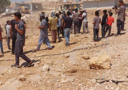 الاحتلال يستولي على 767 مترا مربعا من أراضي المواطنين في أم الخير بمسافر يطا