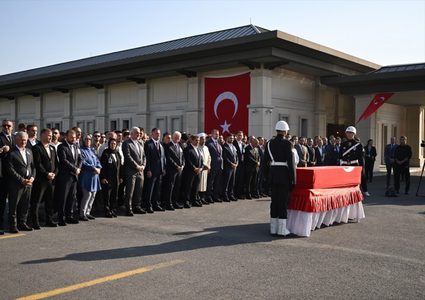 وصول جثمان الشهيدة عائشة نور إلى تركيا