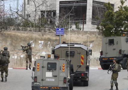 الاحتلال يعتقل مواطنا من عزبة الجراد شرق طولكرم  ‫