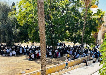 40 ألفا يؤدون صلاة الجمعة في المسجد الأقصى