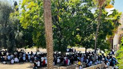 40 ألفا يؤدون صلاة الجمعة في المسجد الأقصى