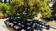 40 ألفا يؤدون صلاة الجمعة في المسجد الأقصى