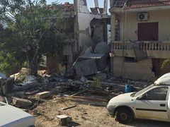 طيران الاحتلال يستهدف فجر اليوم منزلاً في حي العويني في وسط بنت جبيل بلبنان