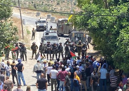 مسيرة منددة بالاستيطان في قرية ام صفا