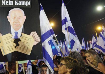 آلاف الإسرائيليين يتظاهرون للمطالبة بإسقاط حكومة نتنياهو