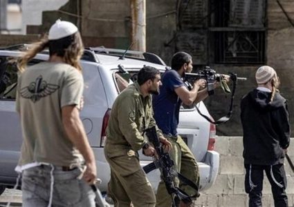 الخليل: سيدة تجهض جنينها خلال هجوم للمستوطنين على منازل المواطنين