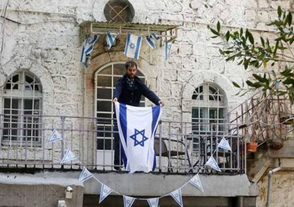 مستوطنون يستولون على منزل وقطعة أرض في بلدة الطور شرق القدس