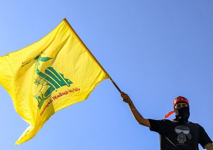 انفجار أجهزة اتصال يحملها عناصر من حزب الله في لبنان نتيجة اختراق