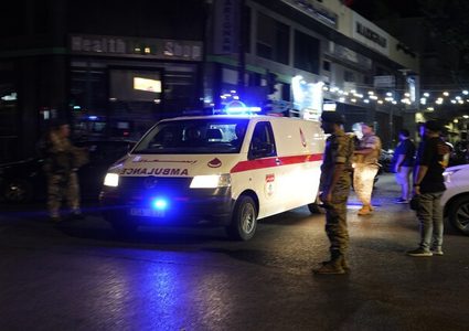 سفير إيران في لبنان فقد عينه وأصيب بجروح خطيرة في العين الأخرى