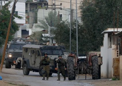 قوات الاحتلال تنكل بجثامين الشهداء الثلاثة في قباطية