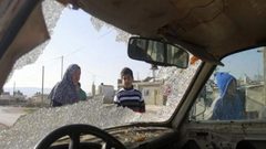 مستوطنون يهاجمون مركبات المواطنين جنوب نابلس