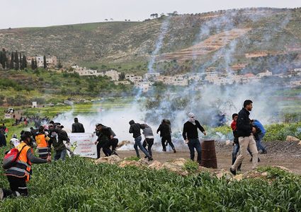 إصابات بالاختناق خلال قمع الاحتلال مسيرة بيتا جنوب نابلس